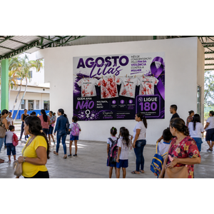 Painel Agosto Lilás Premium – 5 Tamanhos + 2 Gigantes